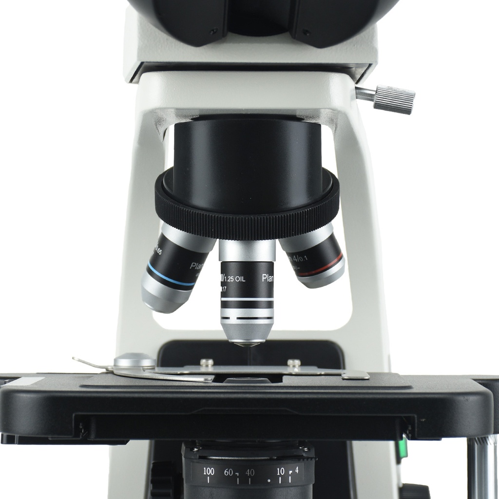 Microscopio biológico trinocular